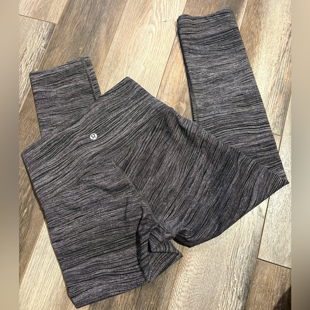 Lululemon Wunder Under Crop (Hi-Rise) (Full-On Luon 21") Size 4